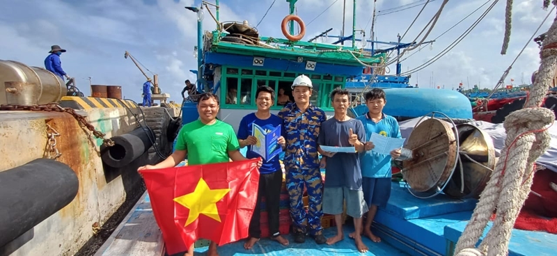 Tuyên truyền Chỉ thị 45 của Thủ tướng Chính phủ, hoạt động âu tàu, làng chài trên quần đảo Trường Sa cho ngư dân.